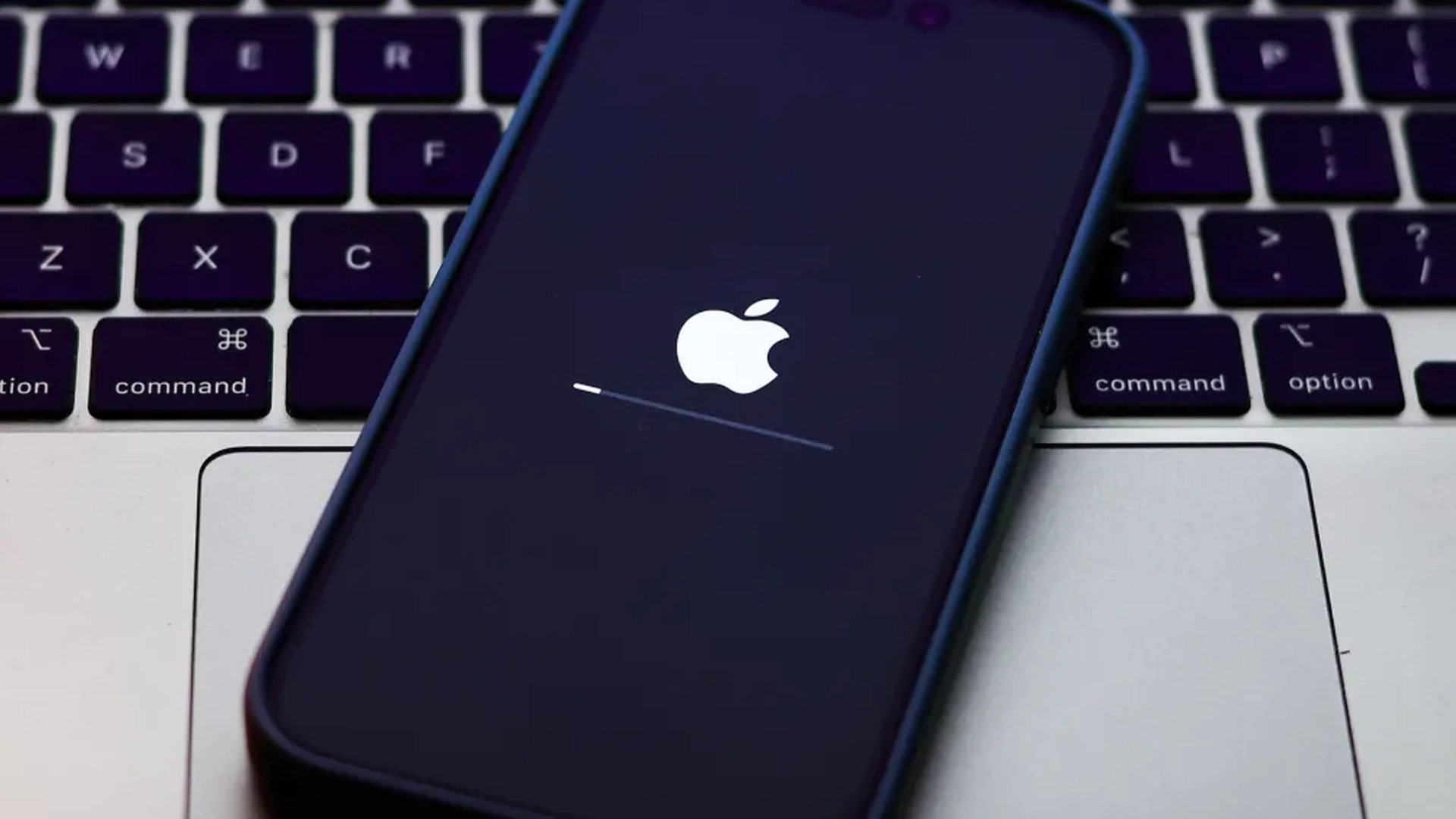 Apple Rolls Out Rare Security Patch Strategy to Protect iOS 18 Users From DarkSword Threat