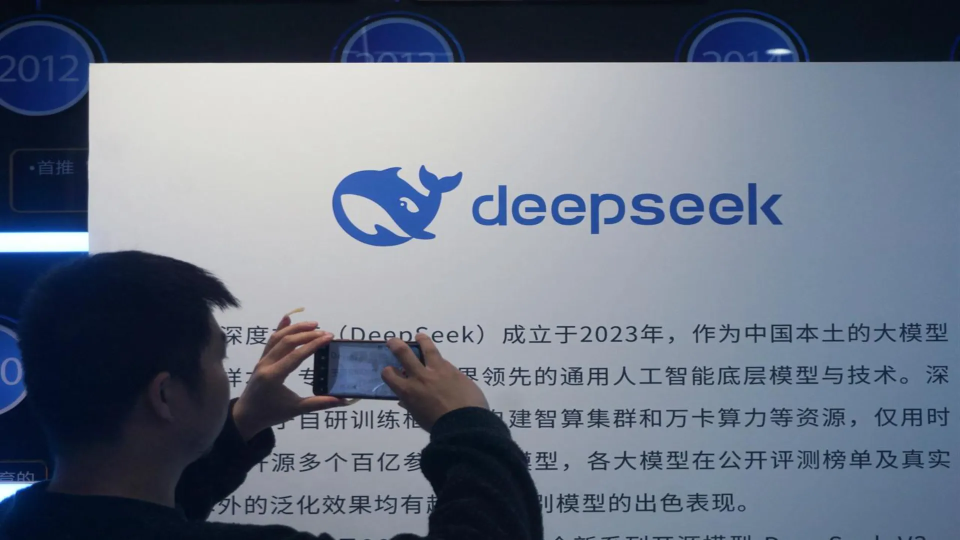 DeepSeek announces major price cuts on V4 Pro AI model, intensifying competition with OpenAI, Google and Anthropic in the global AI market.
