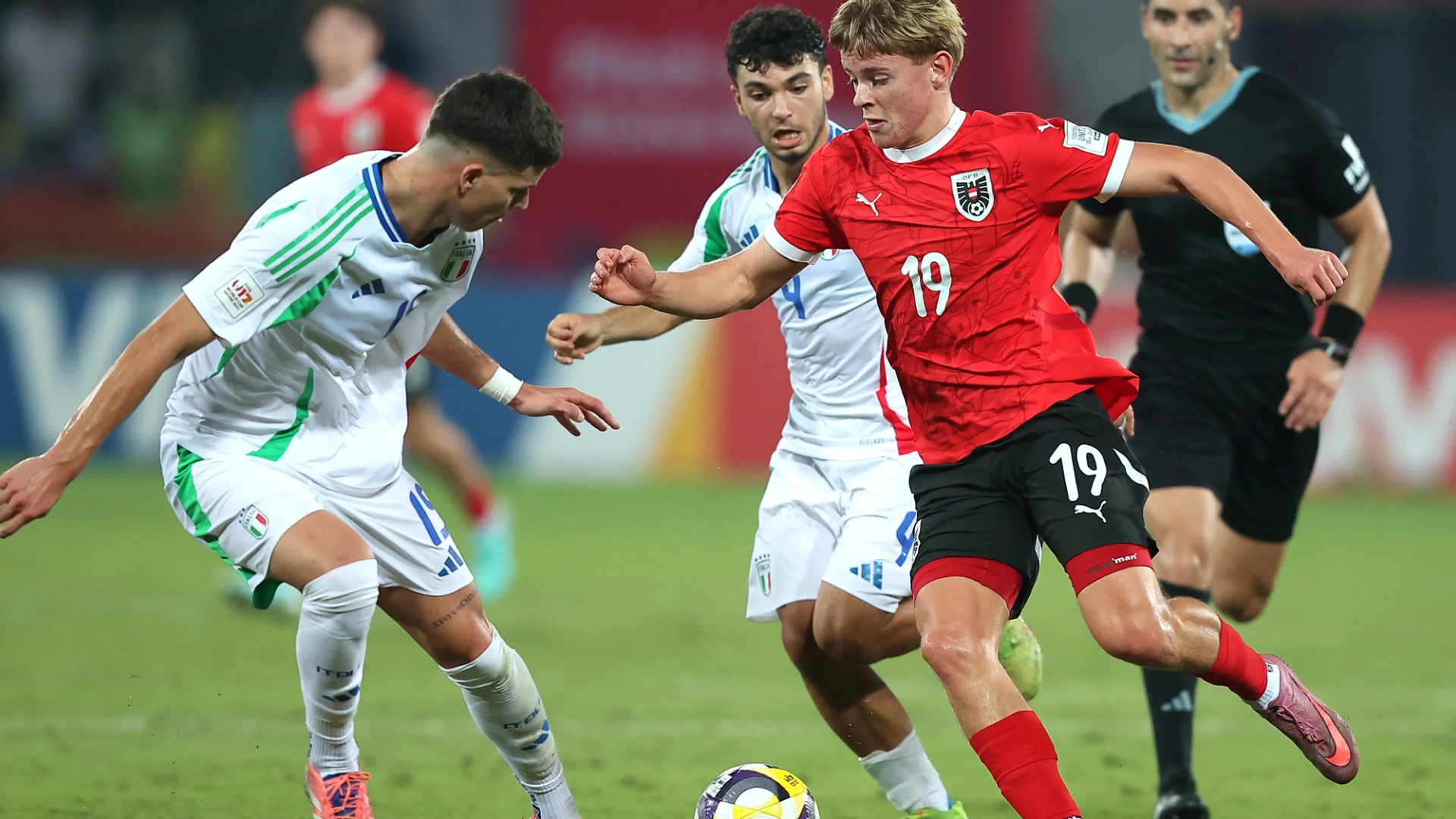 Kompany Tests Youth as Bayern Open New Year in Salzburg