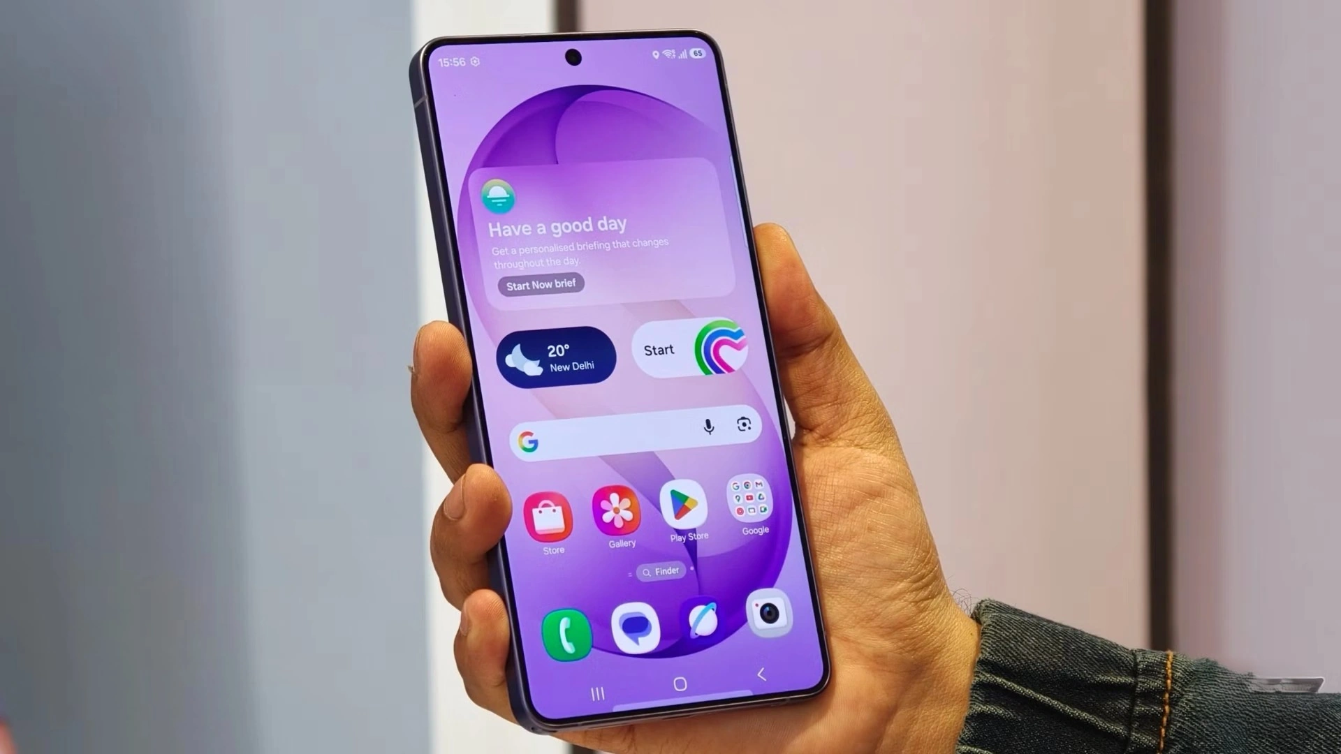 Samsung Galaxy S26 Ultra smartphone showing One UI interface with AI features and privacy display technology