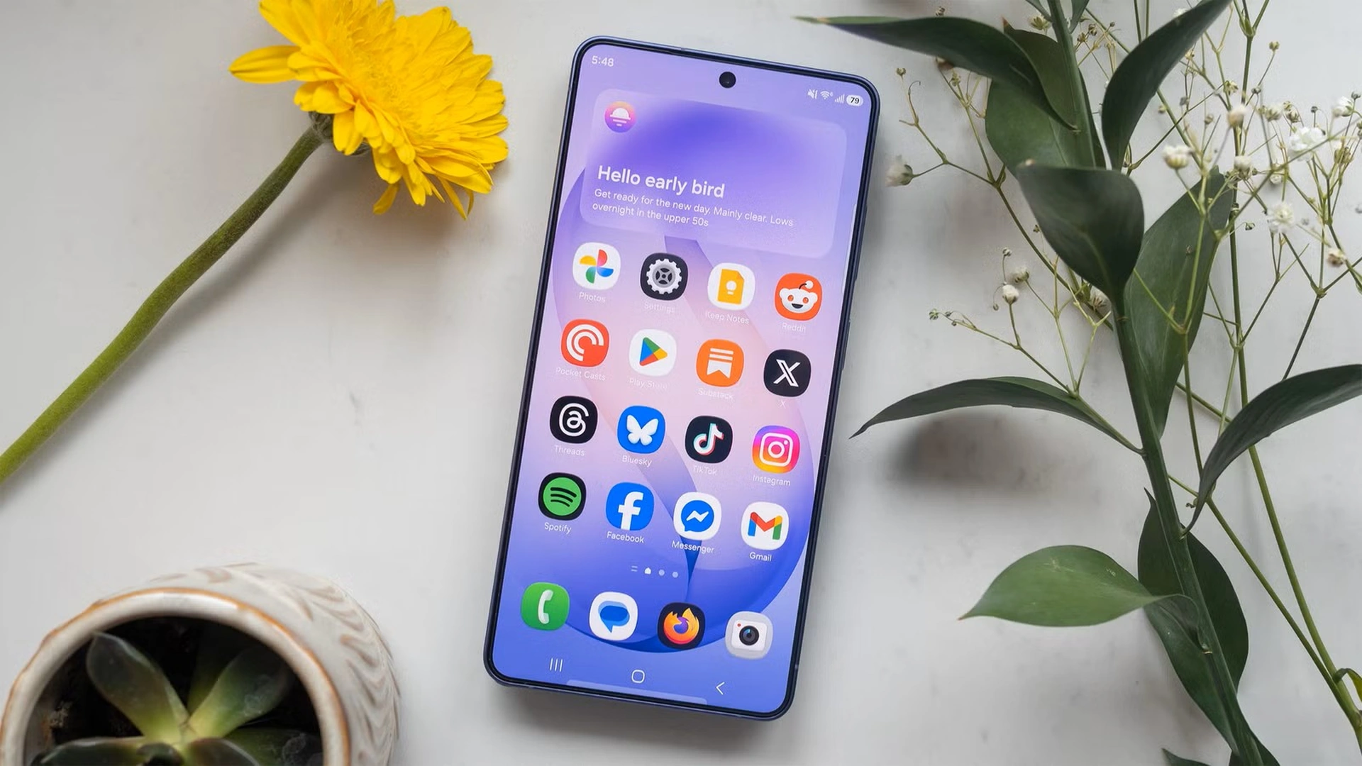 Samsung Galaxy S26 Ultra showing the new privacy display feature that limits screen visibility from side angles