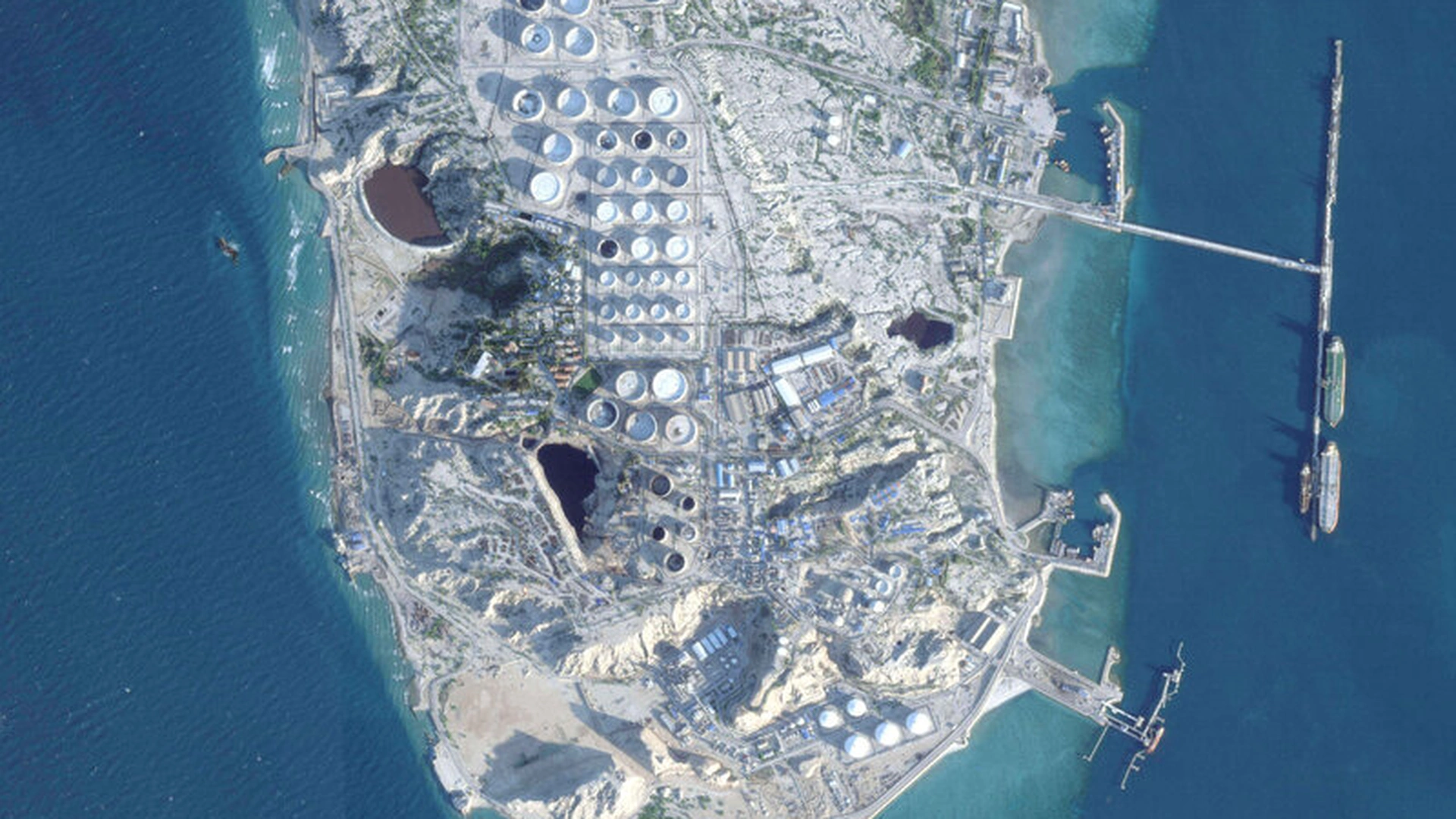 US precision strikes targeting Iranian military facilities on Kharg Island in the Persian Gulf